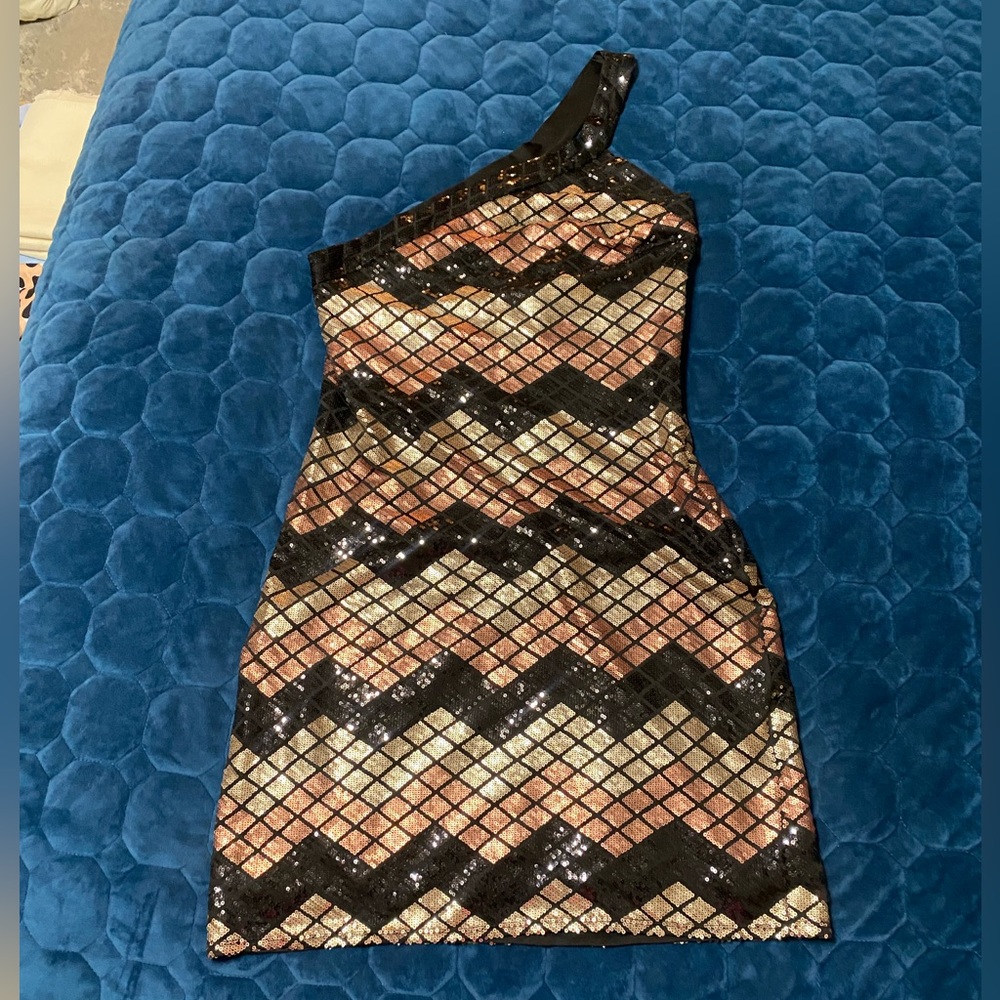 Women’s size Medium. Chelsea & Violet sequin cocktail dress.